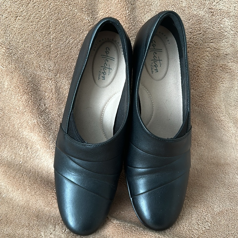 Like NEW Clarks Heels Sz 9M - Picture 2 of 6